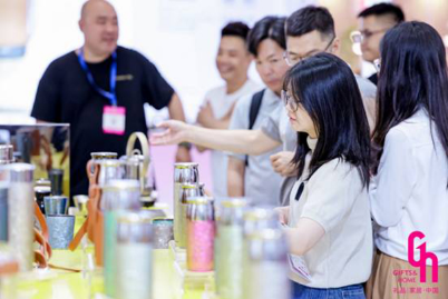 盛会启幕 2025深圳礼品家居展开展PG麻将胡了免费试玩模拟器礼业旗舰(图2)