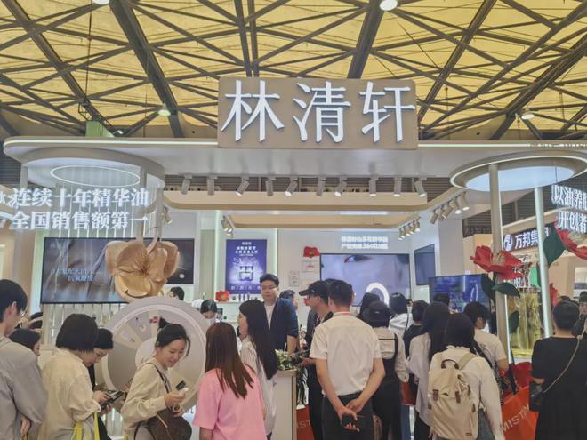 化、自然堂等美妆企业亮相美博会！麻将胡了试玩网站免费【现场】家(图18)