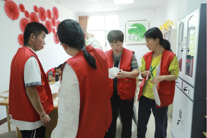 来：济莱特校、莱芜宏博康养中心校企融合展新篇麻将胡了2游戏入口校企携手展成果匠心巧手绘未(图2)